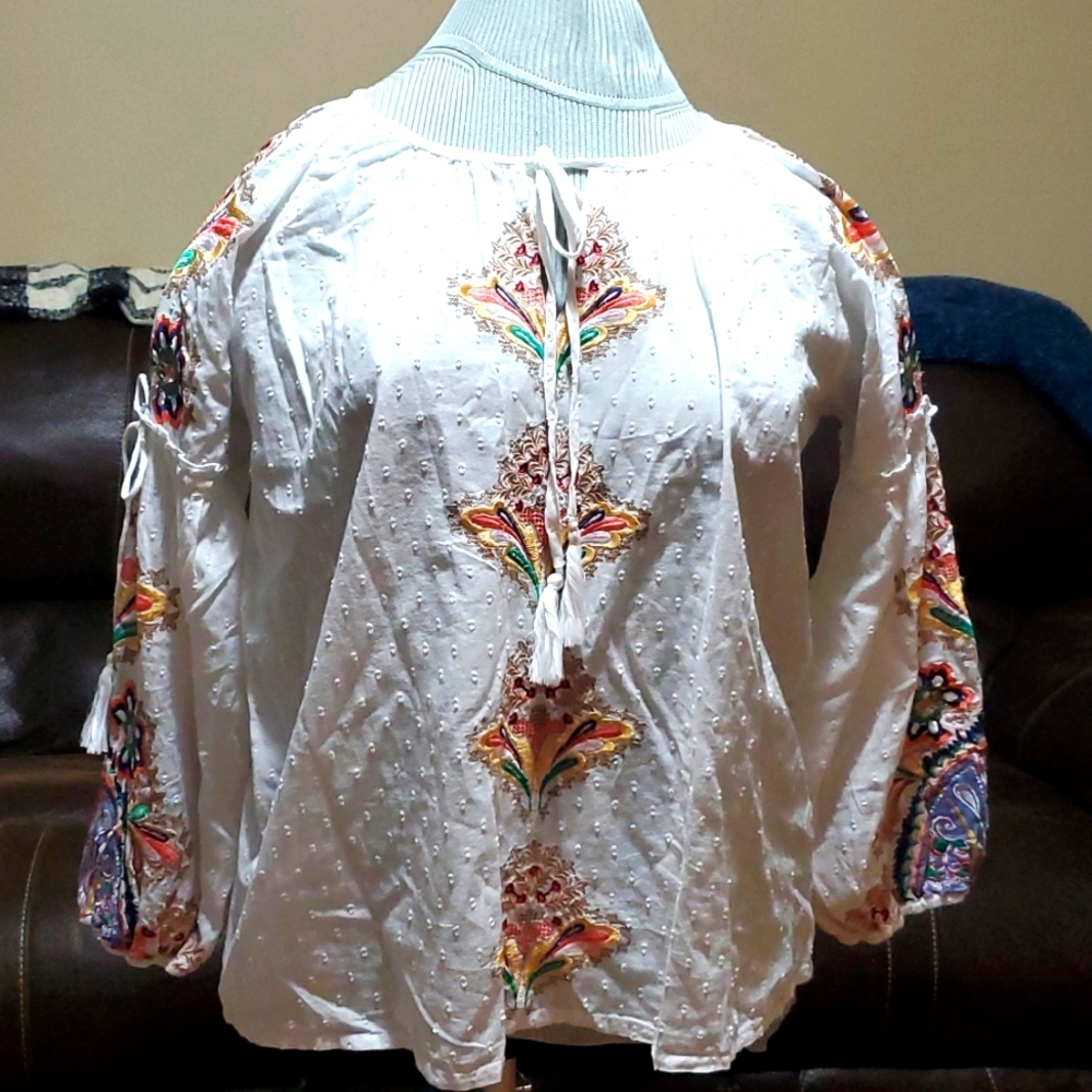 TOLANI Beautiful long sleeve top